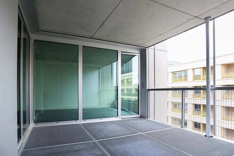 Bezug ab sofort - tolle Raumaufteilung mit riesiger Loggia in moderner Wohnanlage in Berlin-Mitte — photo 1